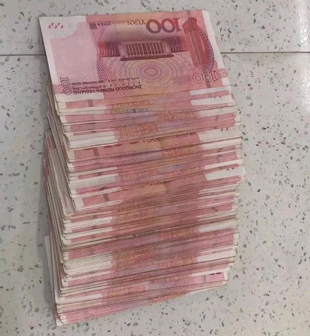 事发德清:大意了!男子车内放了3万元现金,居然忘锁车门