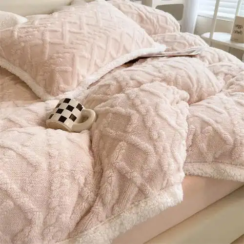 奶呼呼的米粉色冬季超厚塔芙绒四件套