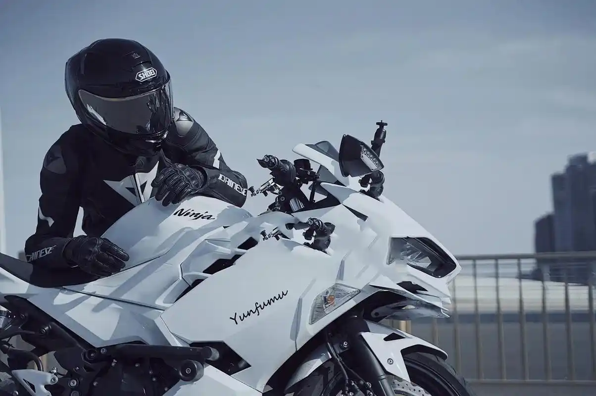 超帅白色川崎ninja400|机车摄影 梦想一旦开始,便无法停止.