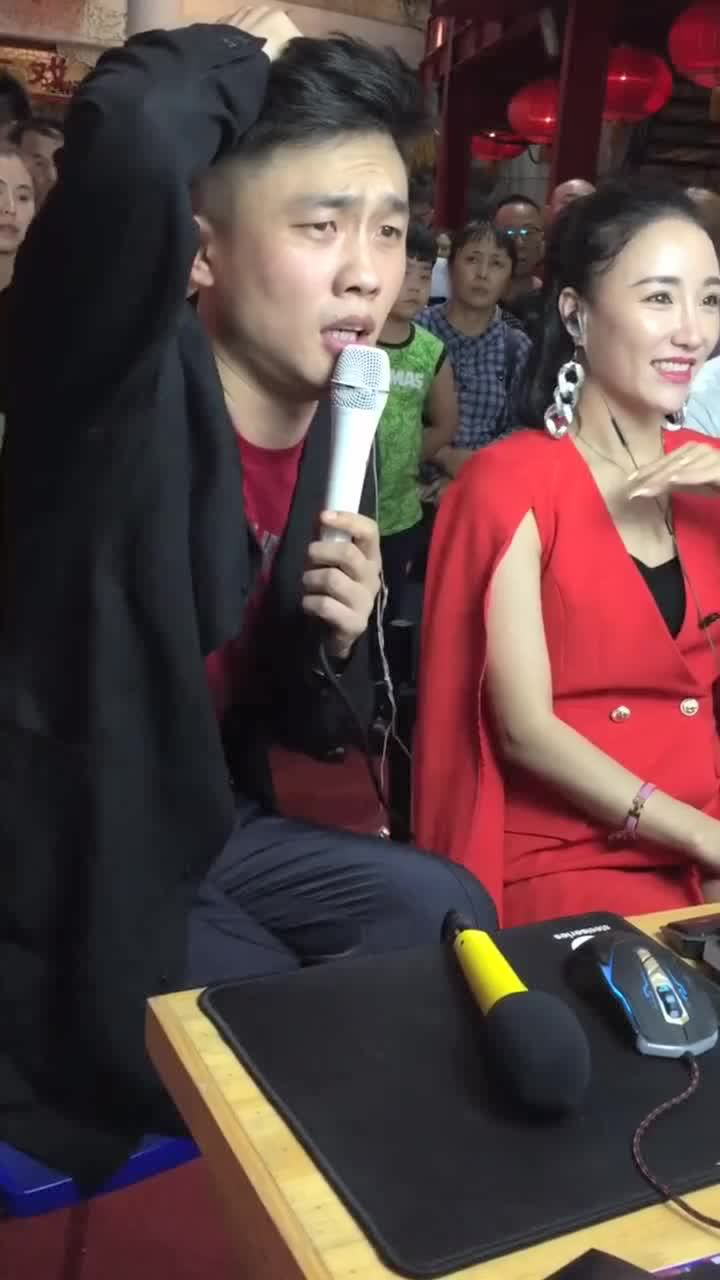 本山传媒红孩不仅人长得帅歌唱的也是棒棒的笑起来更迷人