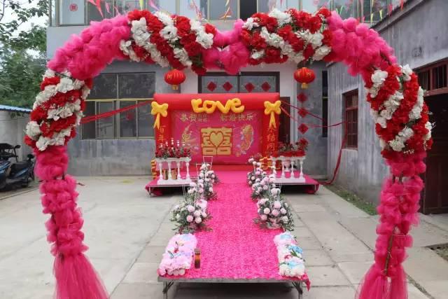 表弟的这场乡村婚礼,最令人动容的,除了恰到好处的布置,还有新人合理