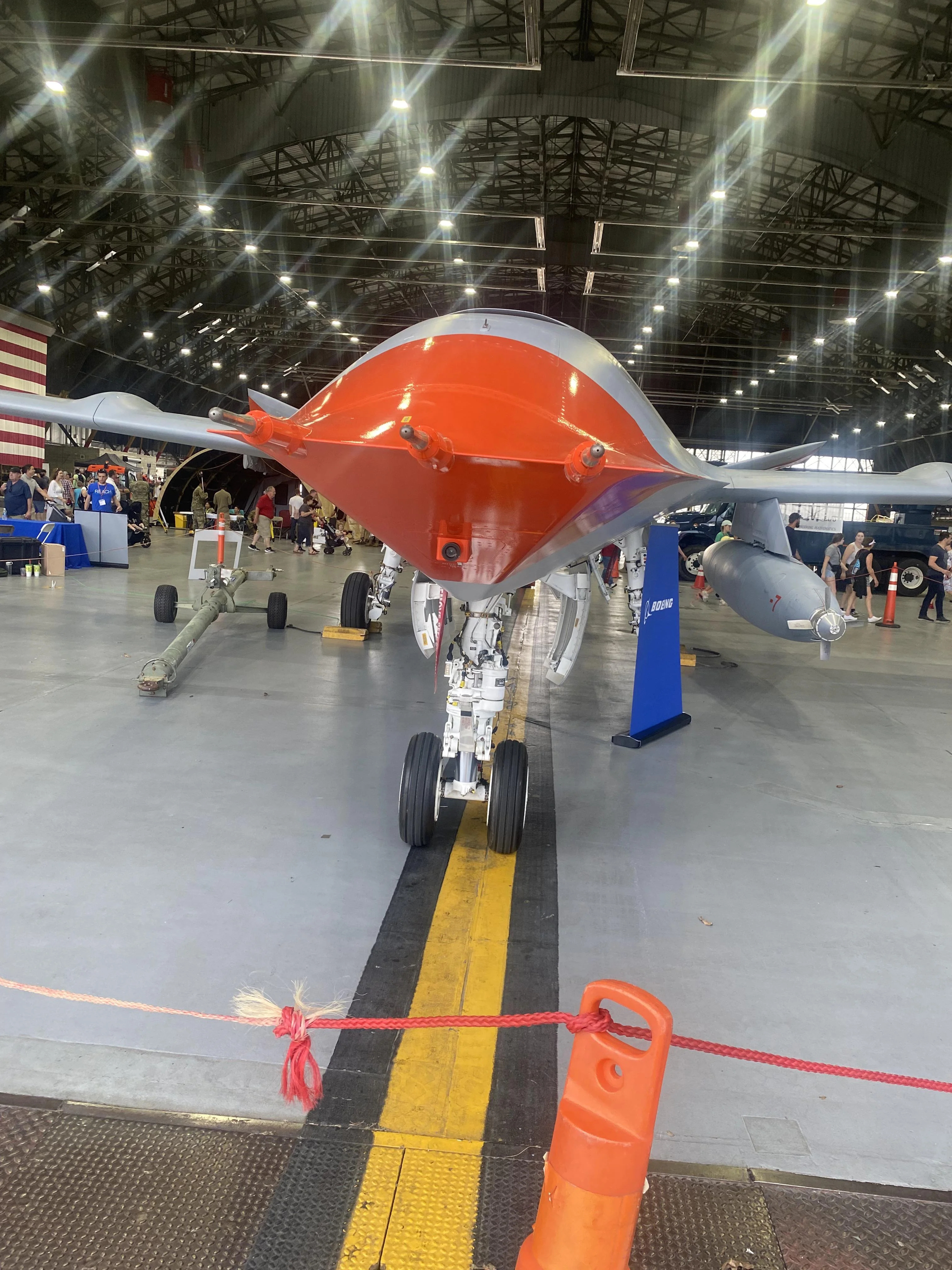 在斯科特空军基地面静态展示了一架mq-25[无人机],该机是由美国波音