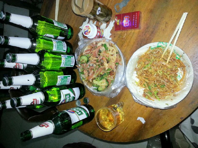 夏季喝啤酒有八个不宜事项