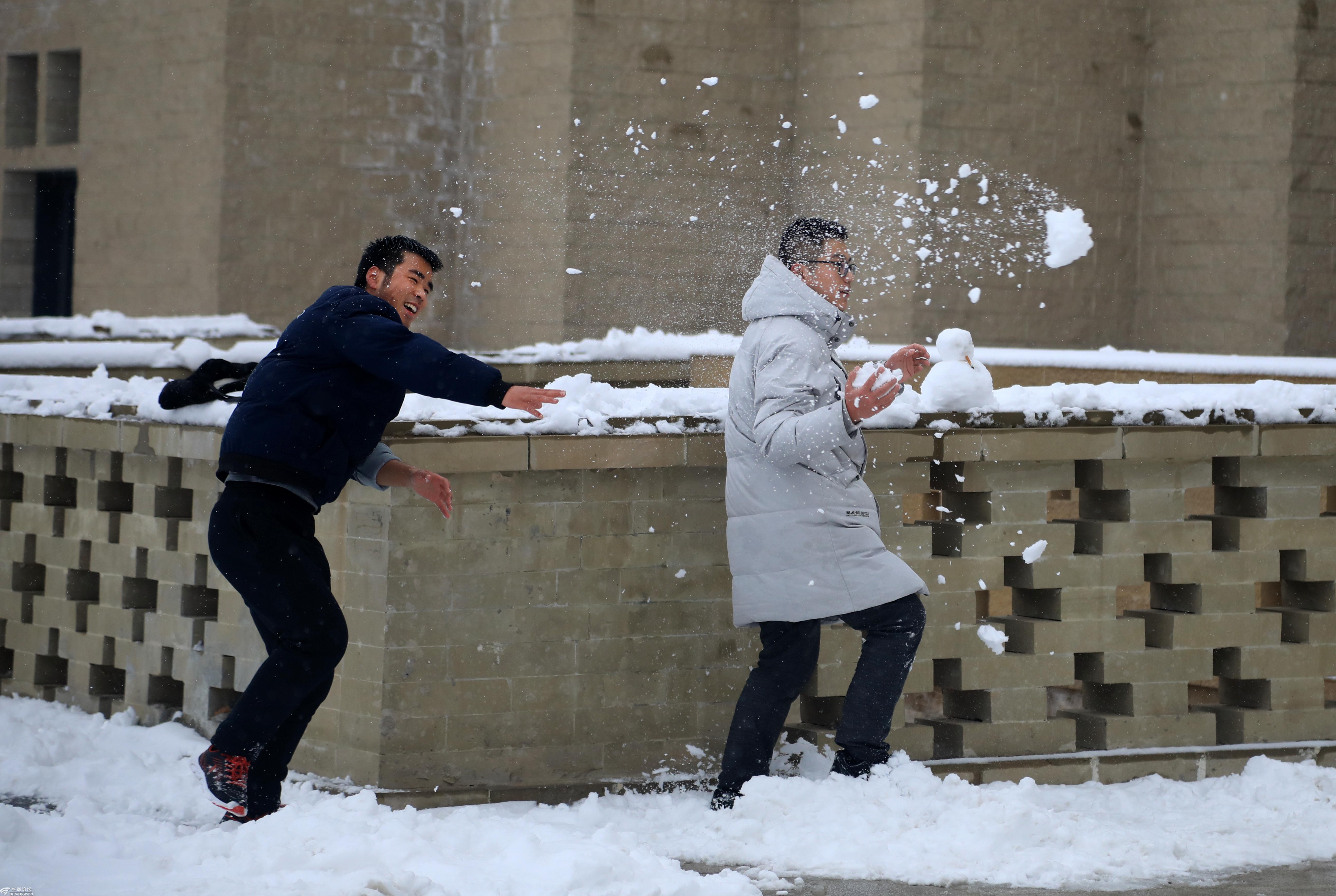 摄影日记打雪仗的娃娃们