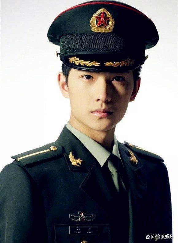 杨洋:从军旅到娱乐圈,从红楼梦到全职高手,他是当代青年的偶像