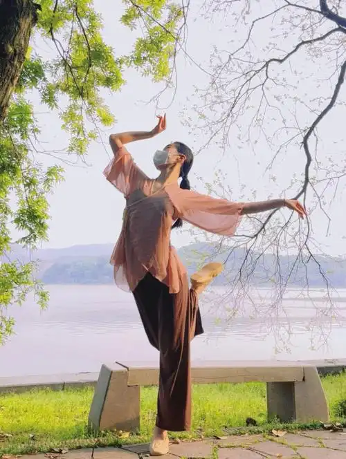 古典舞简单户外舞姿get