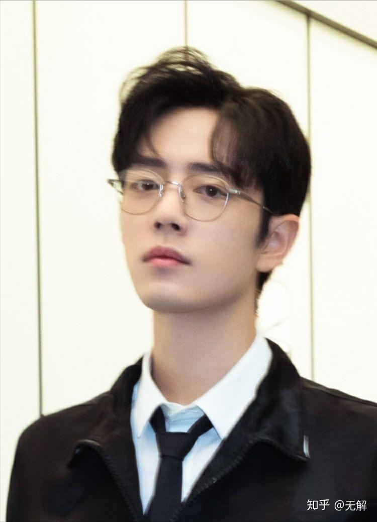 能发一些戴眼镜的帅哥斯文败类照片给我吗真的好喜欢啊