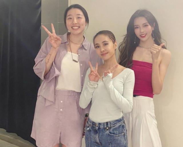 "香水"姚迪不愧是社交名媛 追星蔡依林成功 还跟朱婷是好闺蜜