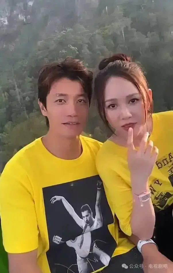 陈乔恩与老公穿情侣衫直播 享受二人世界笑容幸福_艾伦_旅游_黄色