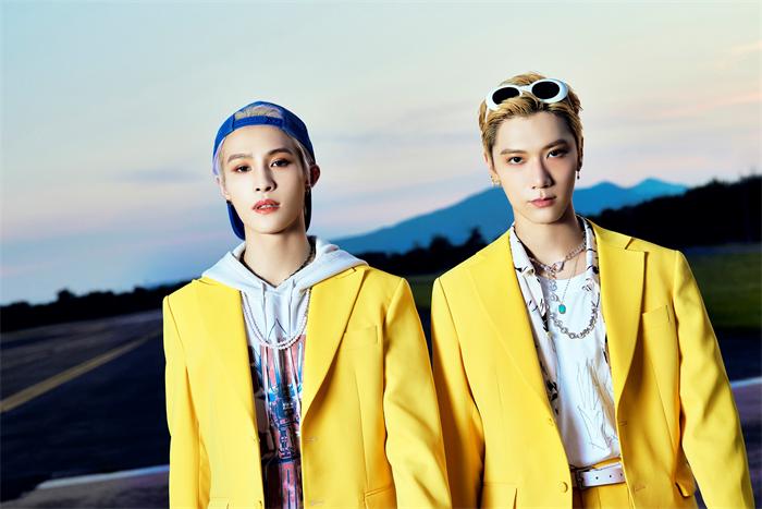 威神v(wayv)-ten&yangyang 《low low》 团体照 1.jpg