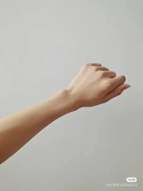 和夏天相比长了十二斤肉 胳膊貌似也稍微好看那么一丢丢了 有没有