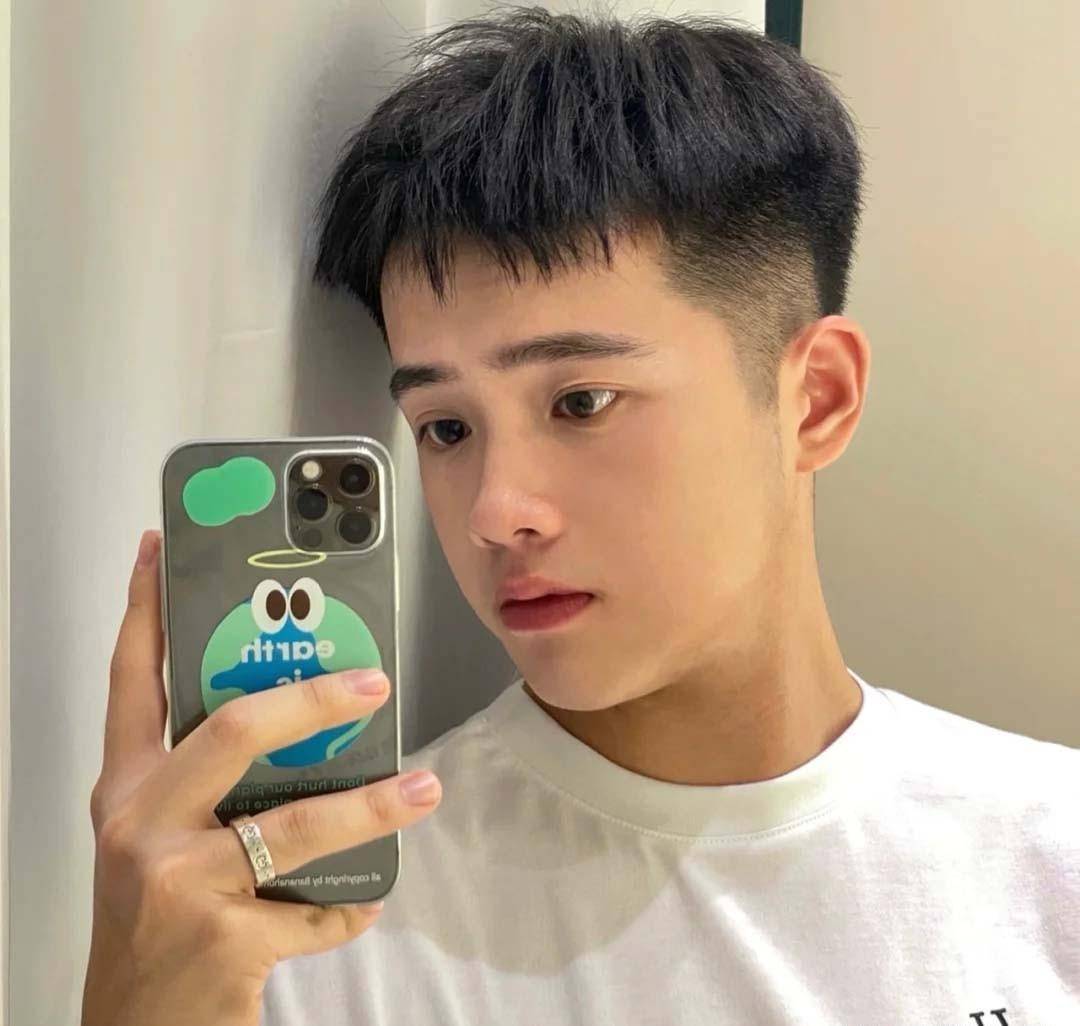 今秋年轻男生剪什么发型好看?