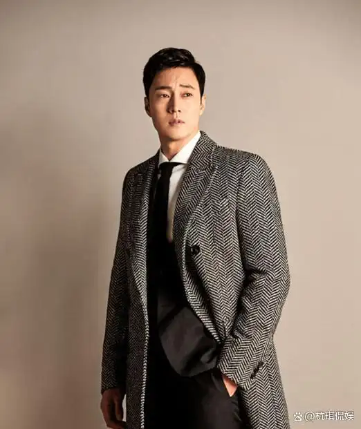 韩国影坛巨星苏志燮:从泳池到荧幕的传奇人生