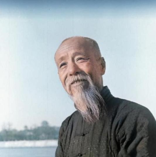 老照片1946年的北京滑冰的白胡子老头竟是慈禧御用滑冰队长