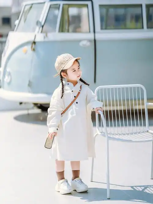 4岁女孩春季穿搭02奶油摩卡色系