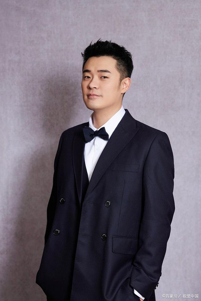 陈赫带家人游马尔代夫,两个女儿超可爱,一家四口幸福庆生