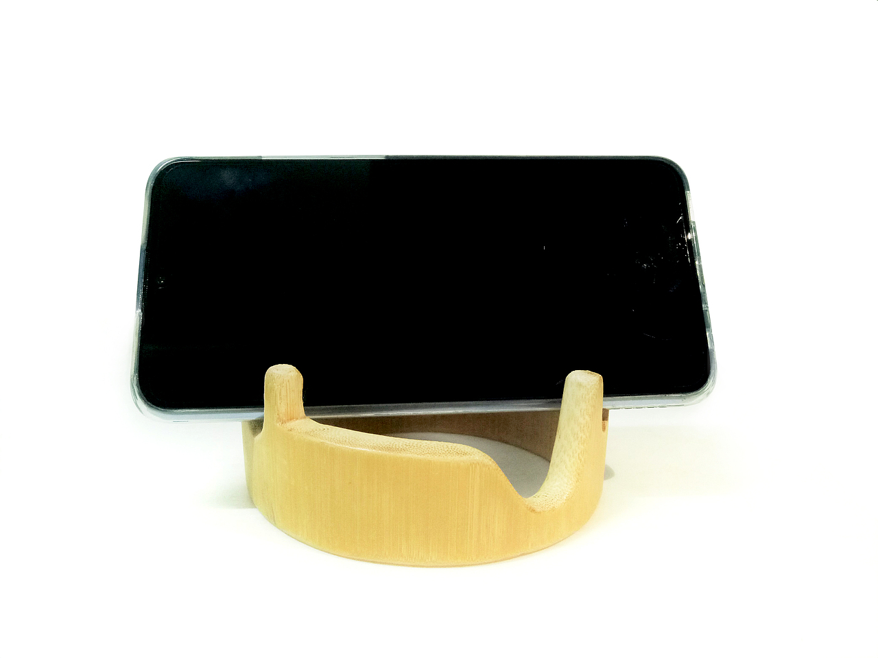 作品四:竹制支架 br> br>设计说明:该产品是一个手机支架,利用竹子