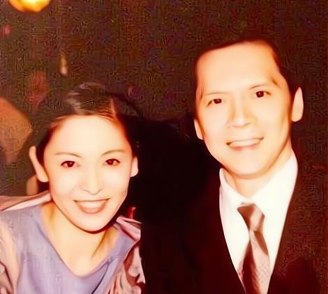 从"香港大姐大"到慈祥公婆,揭秘"向太"陈岚的璀璨人生_向华强_母亲