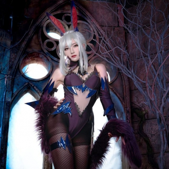 泡菜妹cos《fgo》兔女郎版亚瑟王:性感网袜黑丝!