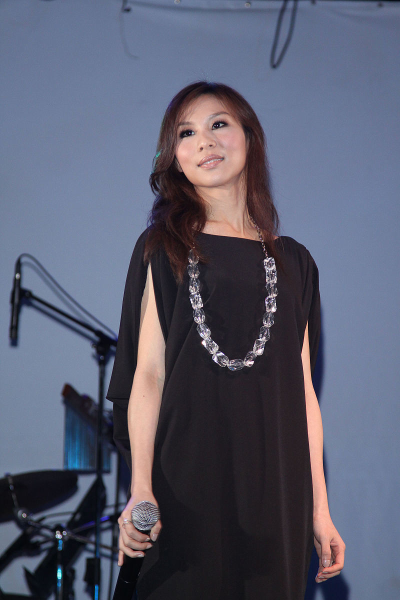 据台媒报道,詹雯婷怀疑遭陈建宁伪造签名和华研签约,因此,控告陈