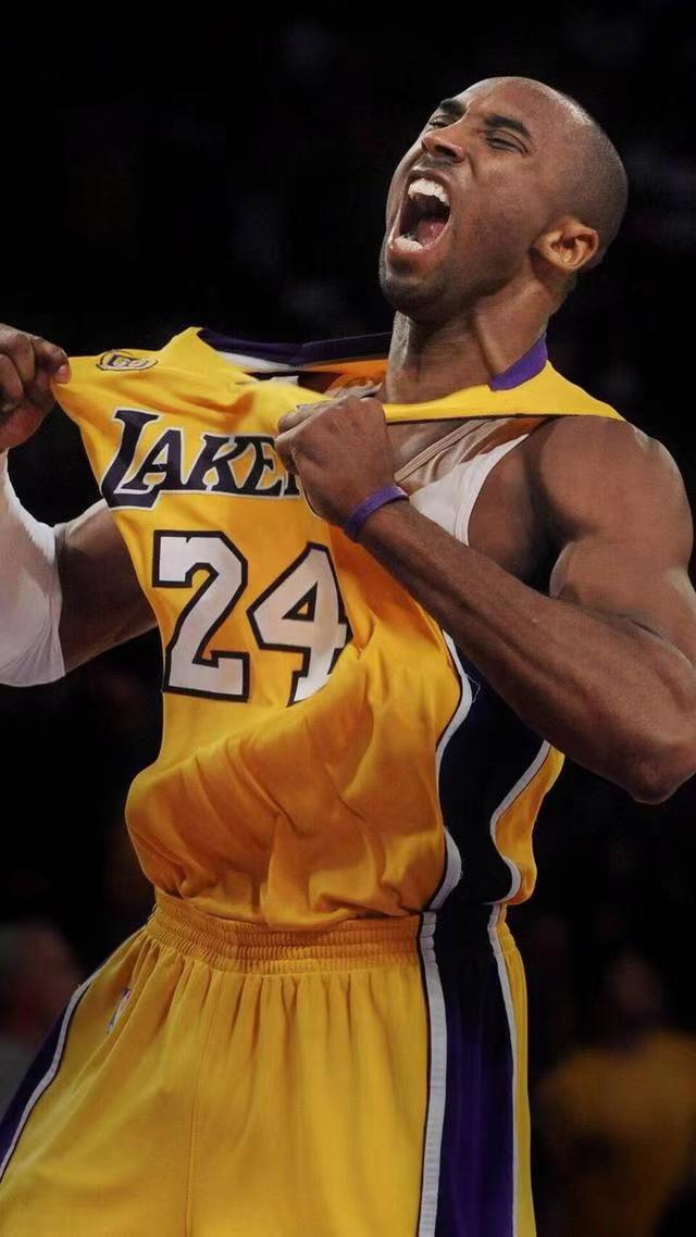 科比nba篮球巨星,职业生涯前三年就是水货,自己单独带队连季后赛都进