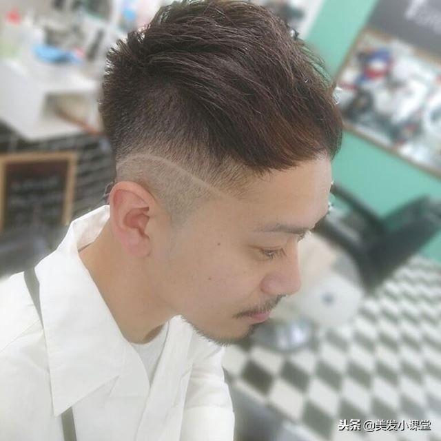 男生把三面都铲光的发型最帅气