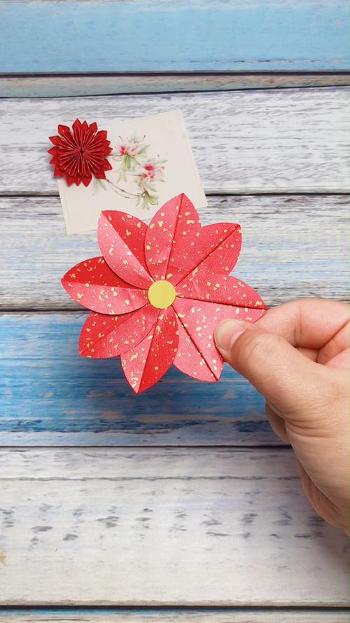 一张纸折纸小红花教程