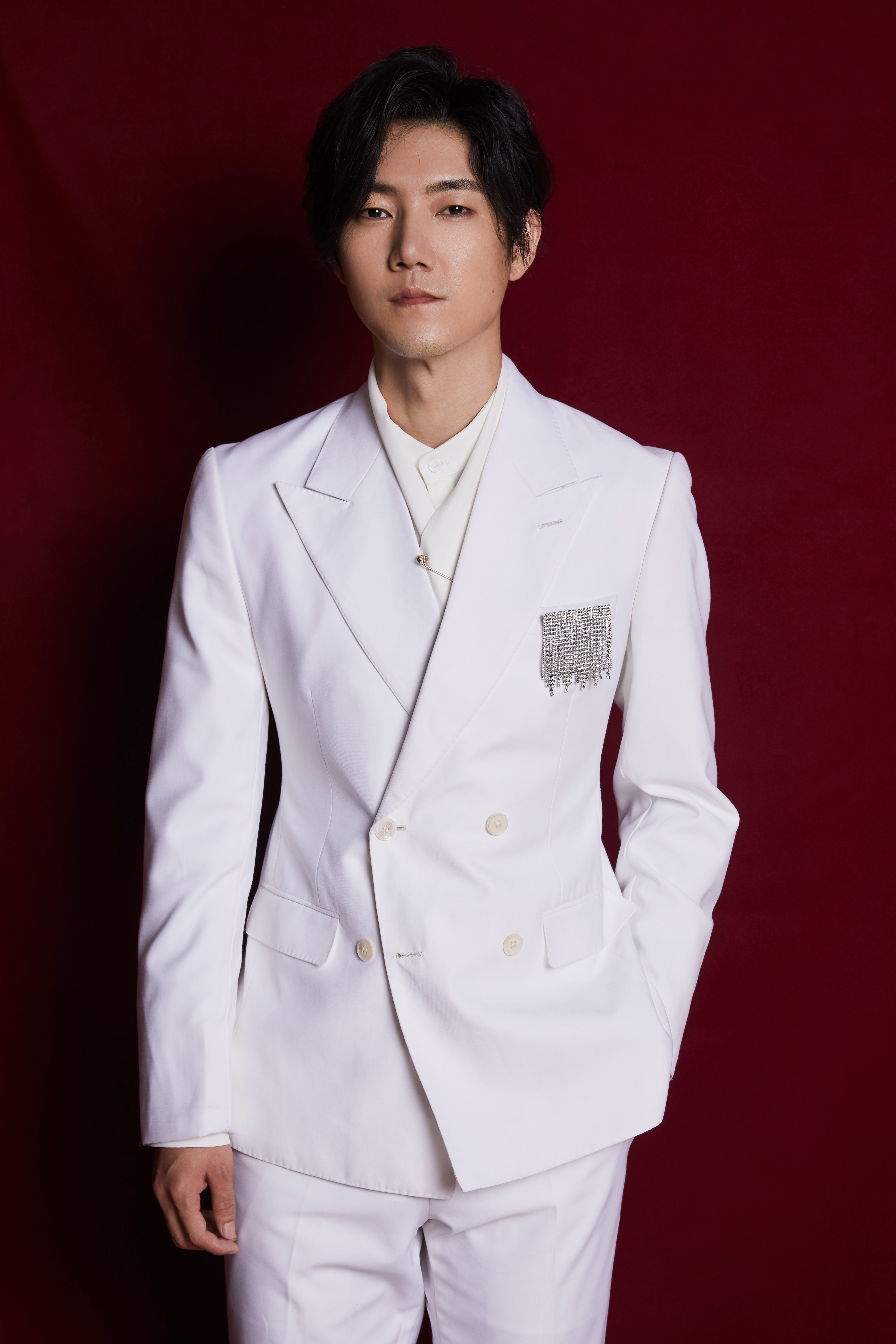 p>王晰,1985年4月9日出生于辽宁省营口市,中国内地流行乐男低音歌手