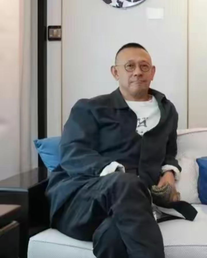 60岁姜文罕见露面,参加侄女画展,姜武邀请多位明星给女儿助阵  4月14