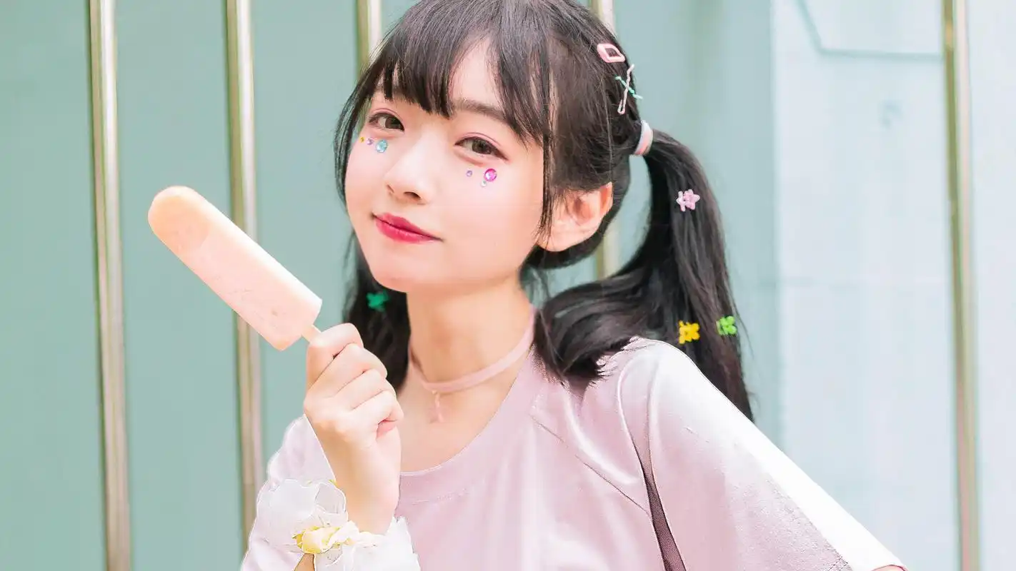 双马尾萝莉粉色系可爱甜美诱人写真