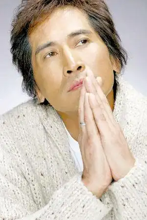 齐秦灼伤后首度露面 携妻前往美国疗伤