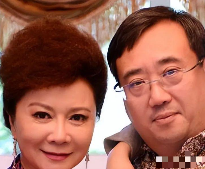 原来他就是蔡明儿子隐瞒37年不公开是蔡明的骄傲更是最大心病