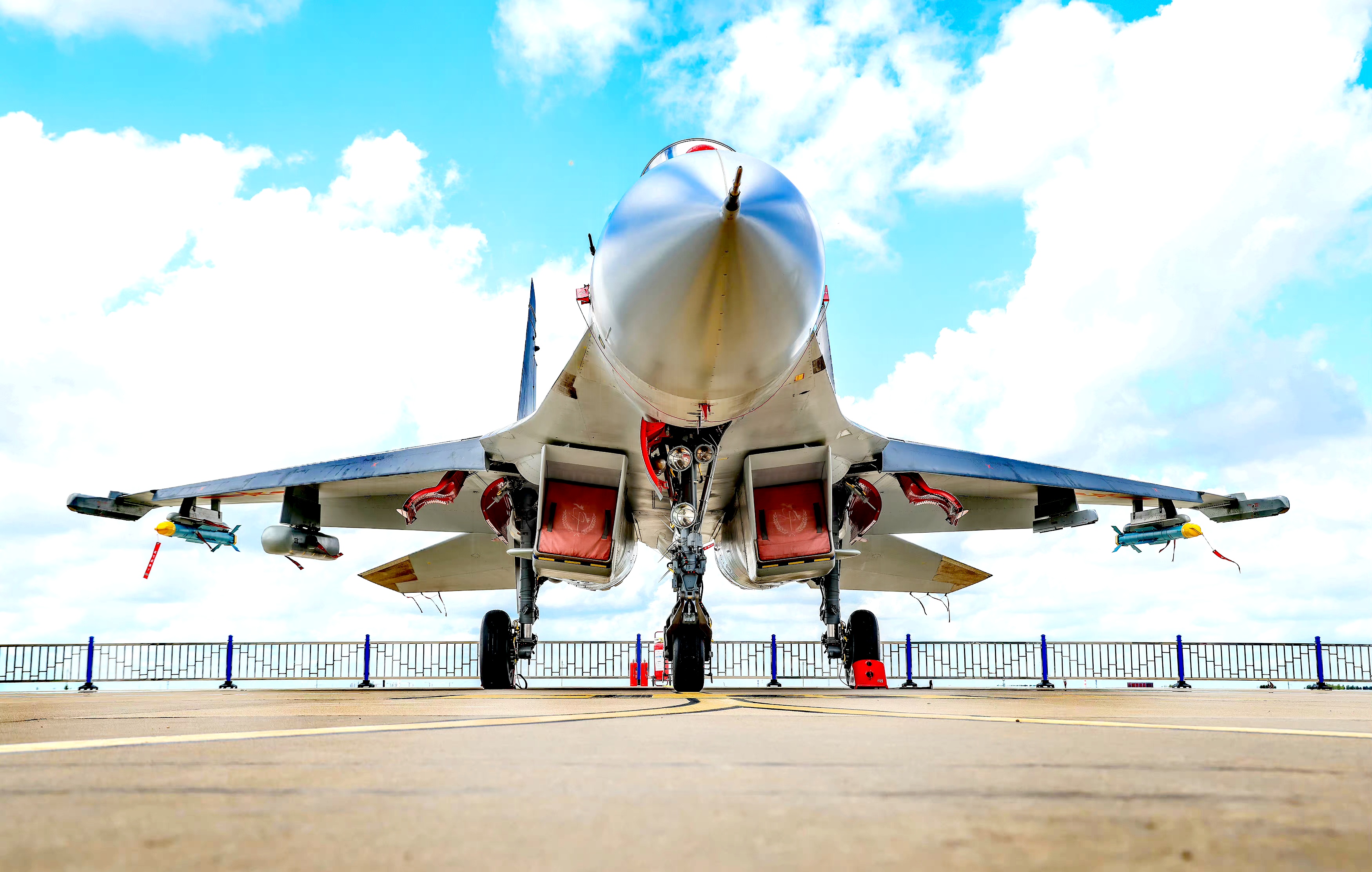 战机欣赏:中国空军 歼-11bg/bgh战斗机