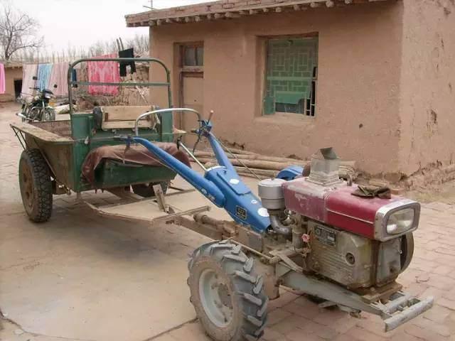 我家的手扶拖拉机