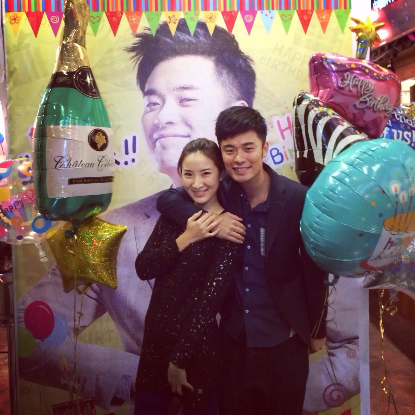 回顾陈赫二婚娶大1岁张子萱婚后连生二胎如今一家四口其乐融融