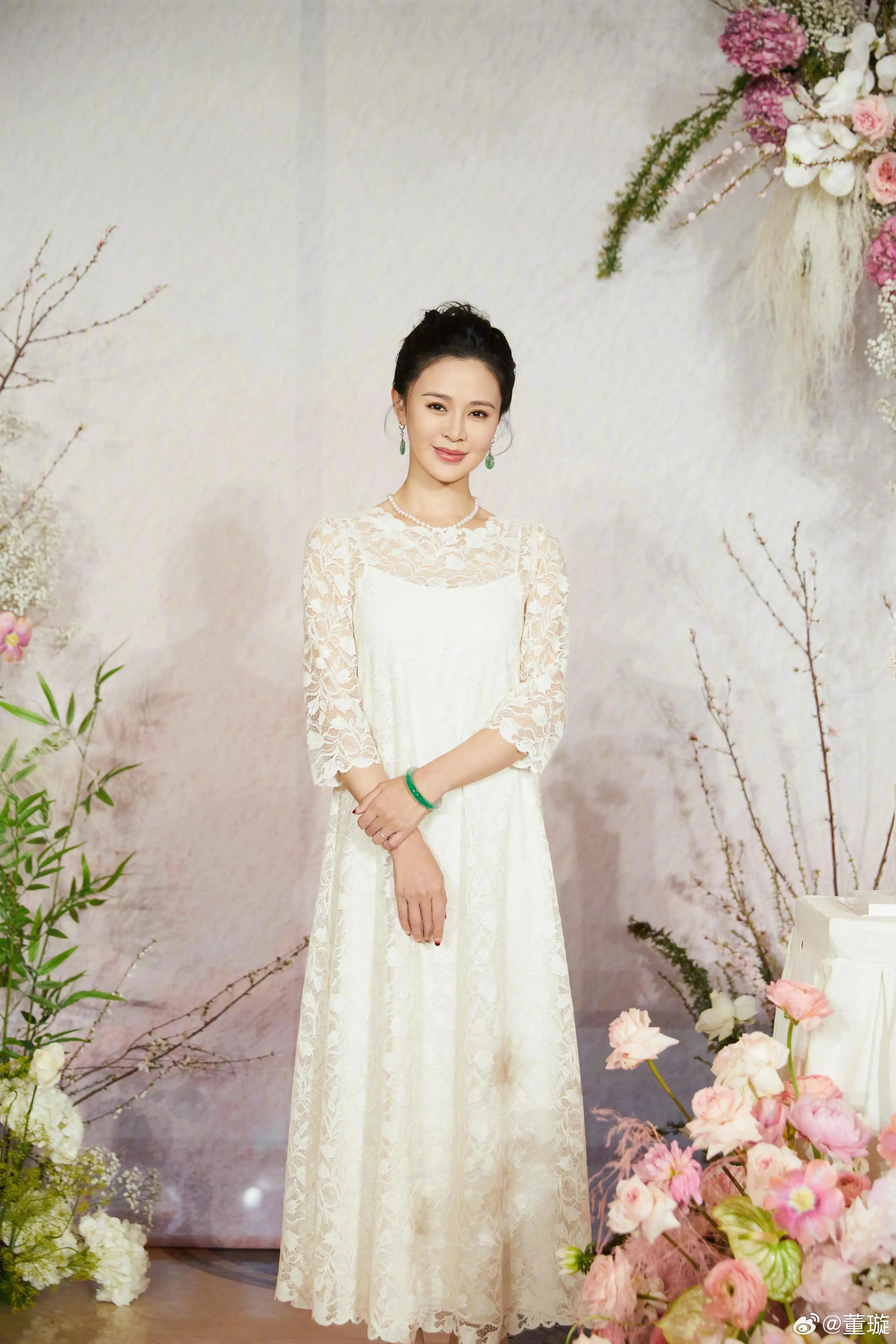 关悦45岁生日左吻闺蜜董璇,右吻老公佟大为,好不热闹_民国_身高_女儿