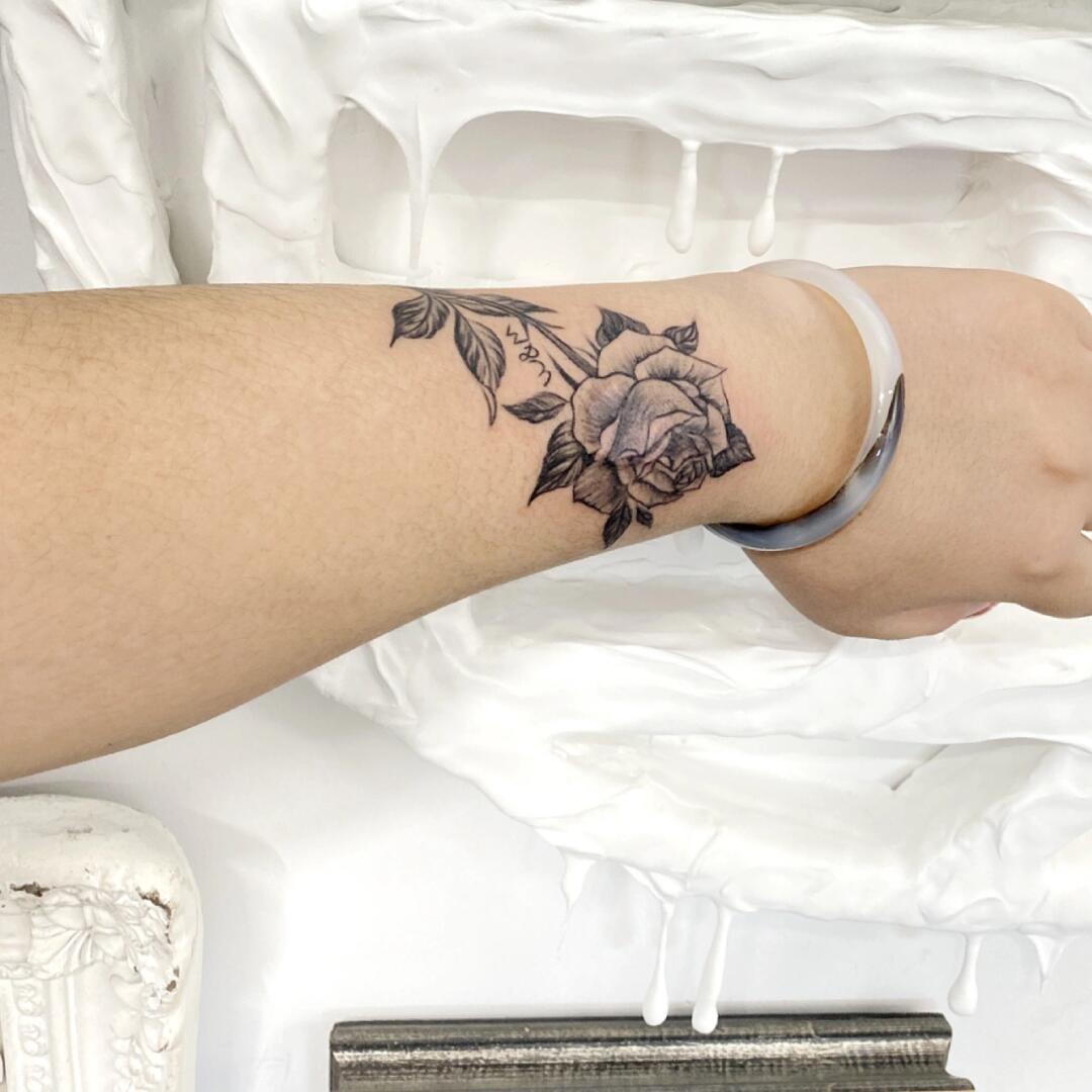 手腕疤痕遮盖 玫瑰小纹身 女生小文身