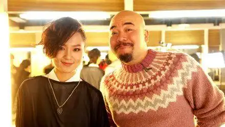 黄伟文精心打造土豪战袍 周笔畅变迪拜女王