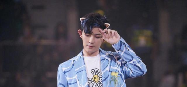 但始终没能混出什么名堂,就连与他同一公司的王一博都不认识他