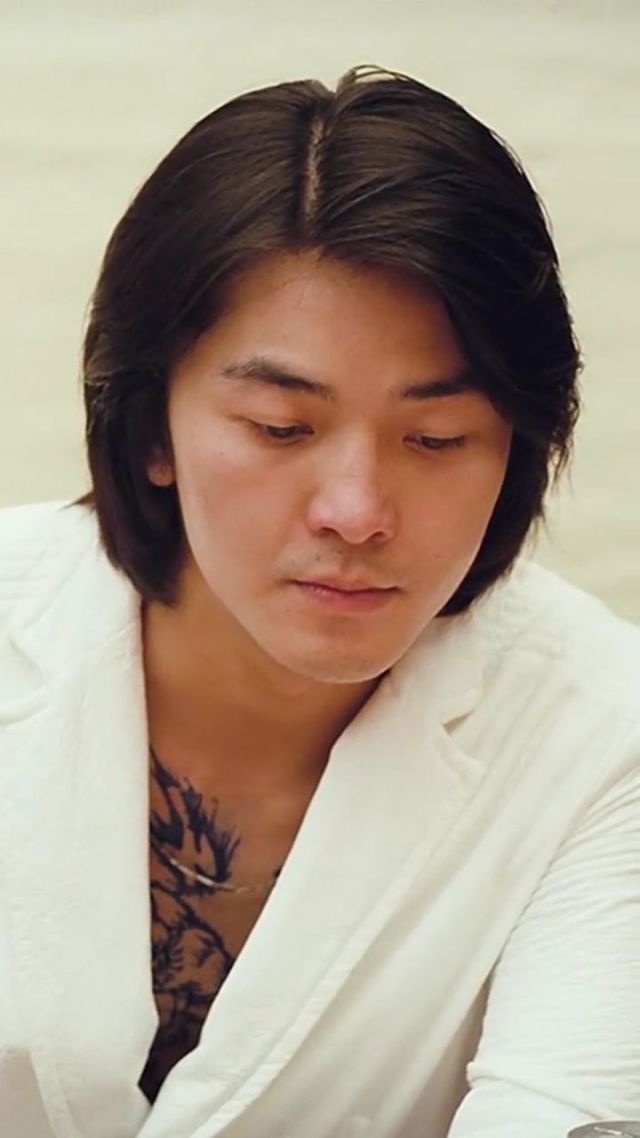 转眼间80后都踏在奔4的旅程中,陈浩南这个名字浓缩了80后所有青春和