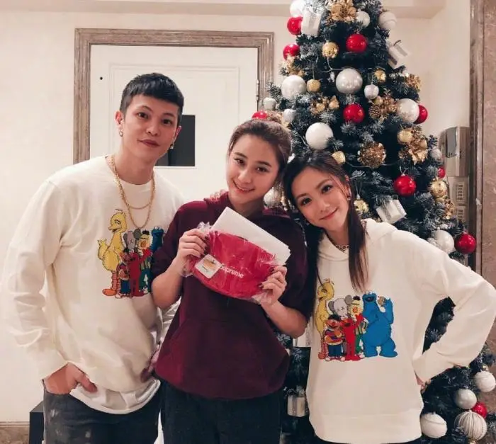 邓紫棋晒健身照瘦得只剩腹肌和男友劲舞做扩身材运动