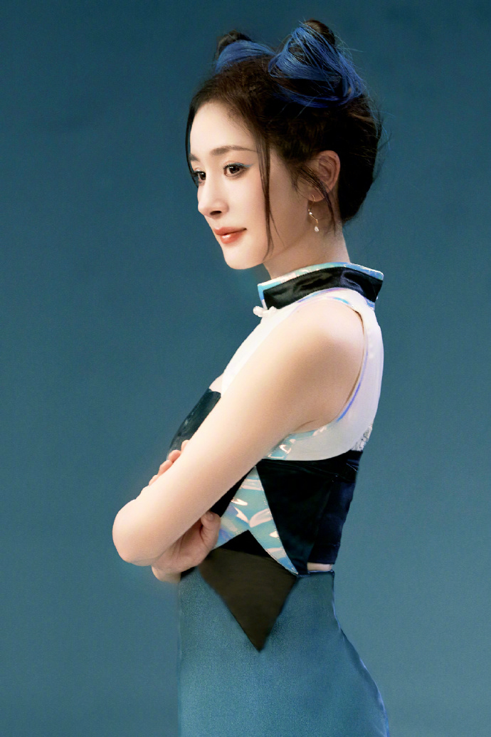 同晶核品牌代言人@杨幂一起探索全新世界,感受独特的甜幂火辣吧!