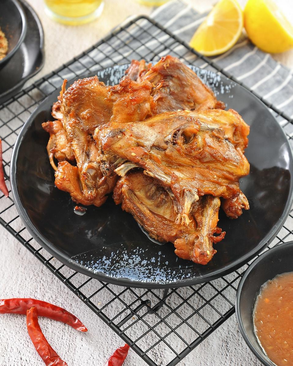 鸡架肉少而骨头多,因此得到了一些形象的外号,如"