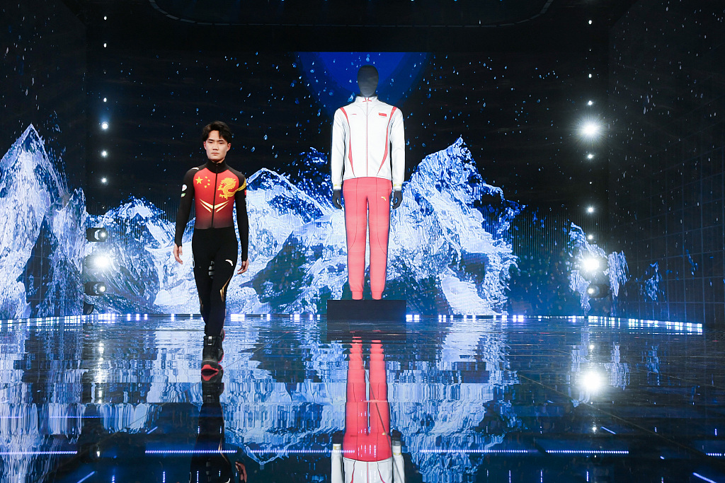 2022北京冬奥会前瞻中国体育代表团领奖服亮相