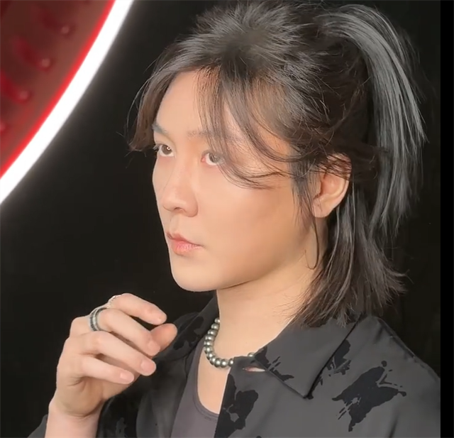 帅回颜巅之后,张大仙一天换了3个新发型,高马尾赢还是挑染赢?