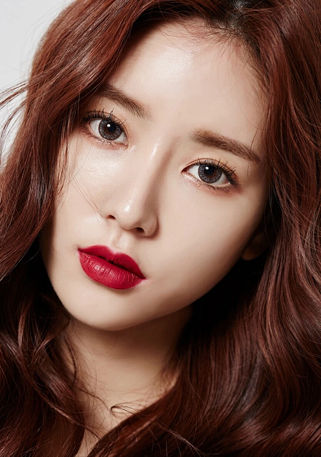 口红模特