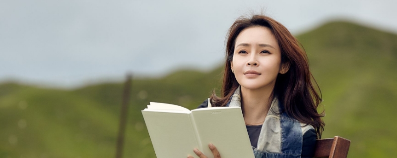 门第里小贝与马小龙是什么关系