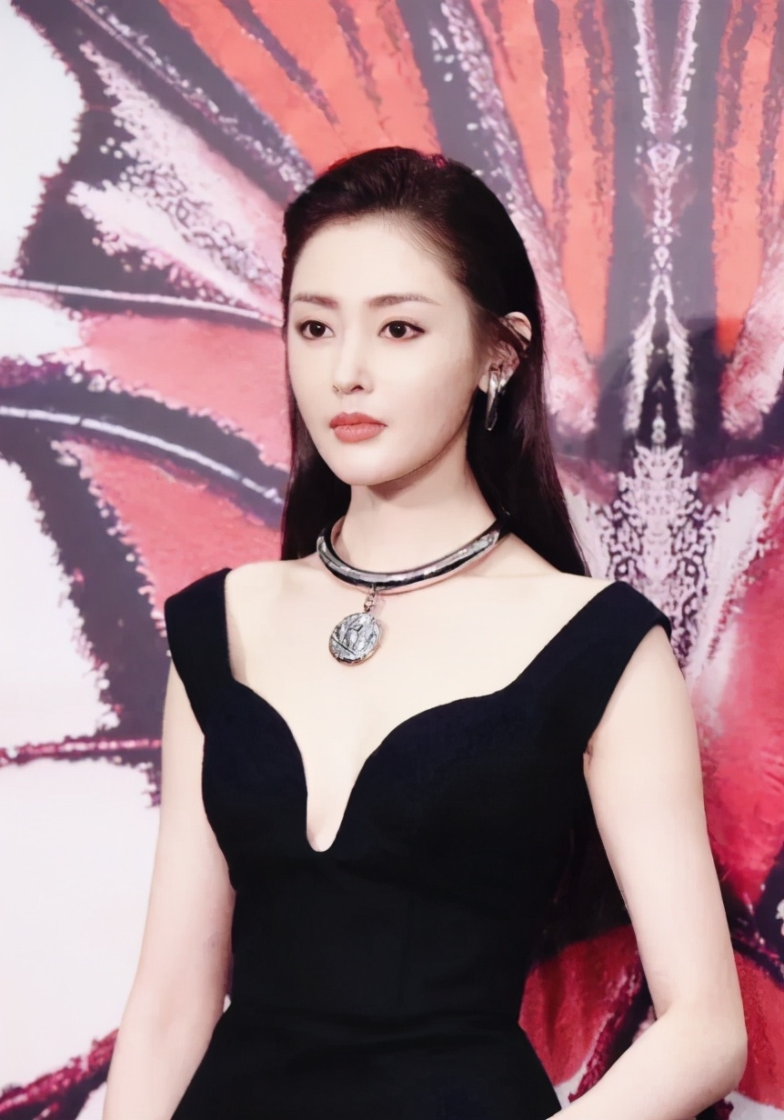 张天爱甜美风归来皮肤白到发光年龄一直是谜