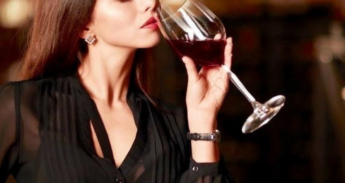 女人不喝一般的酒,喝酒的女人不一般!