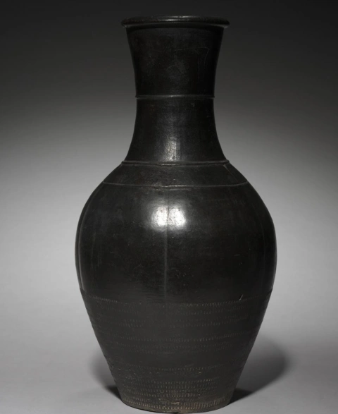 辽 黑釉壶(正面) 美国克利夫兰博物馆藏